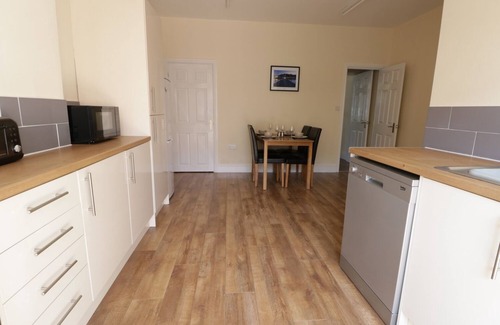 Guisborough Cottage | WHITE ROSE COTTAGE, pet friendly, with a garden in Guisborough