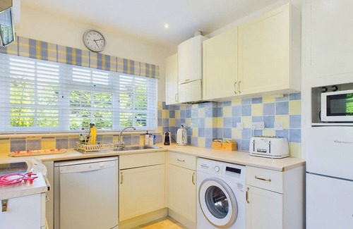 Bembridge Ski Chalet | White Roses a dog friendly retreat for two