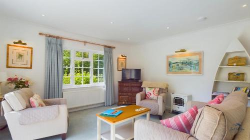 Bembridge House | White Roses