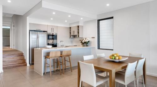 Yamba Apartment | White Sails 1 - Overlooking Convent Beach