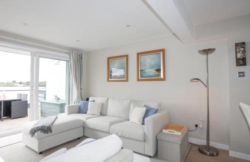 Y Felinheli House | White Sails