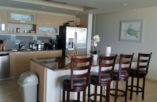 Maxwell Condo | White Sand Beach Front, Turquois Blue Ocean View, Pools, Hot tub, Guarded,5 star