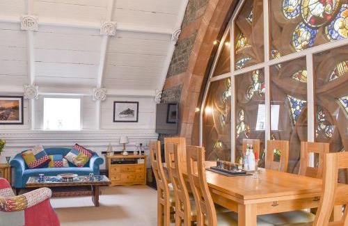 Criccieth House | White Sand