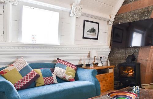 Criccieth House | White Sand