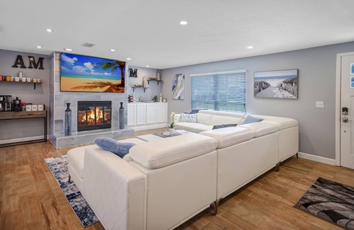 Neptune Beach House | WHITE SAND VILLA by the Beach/PRIVATE POOL& BEAUTIFUL BACKYARD
