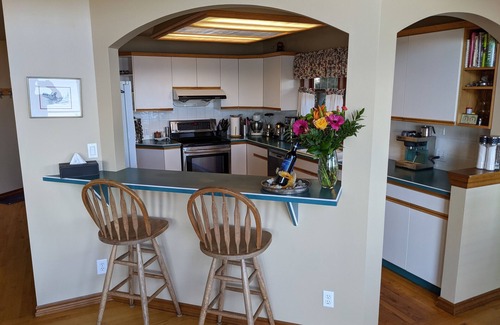 Metchosin House | White Sandy Beach! Free use of Paddle Boards, Kayaks and Bikes!