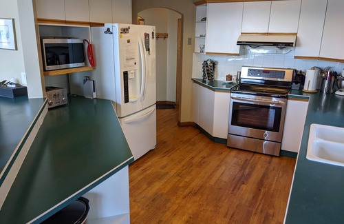 Metchosin House | White Sandy Beach! Free use of Paddle Boards, Kayaks and Bikes!