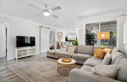 Corlette House | White Sandy Cottage