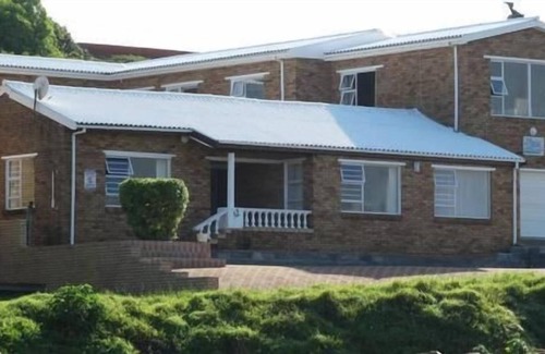 Van Dyks Bay House | White Shark Backpackers