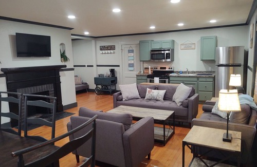Brevard House | "White Squirrels Townhouse" Lower Level, Step out to Main Street