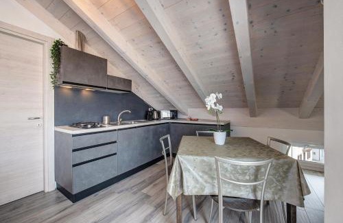 Lezzeno Apartment | White Suite - Jacuzzi
