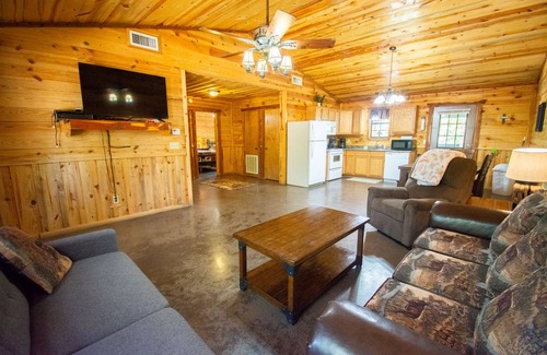 Board Camp Cabin | White Tail|18Acres|Private Creek|Swim|Hiking|ATV Trails|Mtn Cabin
