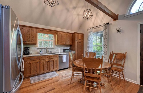 Dahlonega House | White Tail Cottage - Wineries & Hiking in Dahlonega