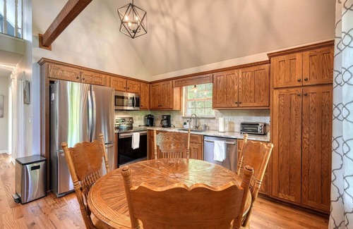 Dahlonega House | White Tail Cottage - Wineries & Hiking in Dahlonega