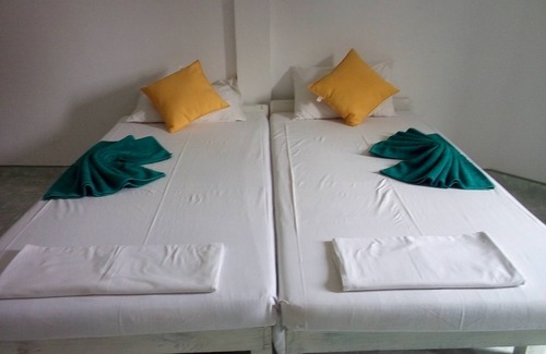 Hettimulla Hotel | White Villa