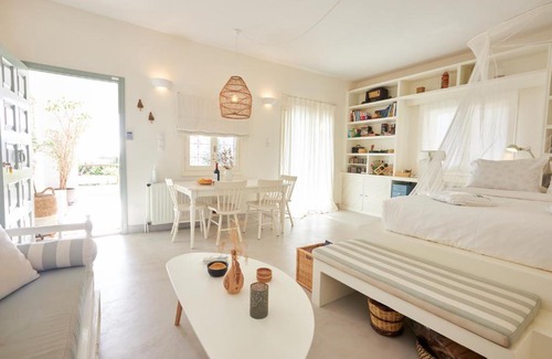 Kropia Villa | White Villa near the Blue Beach