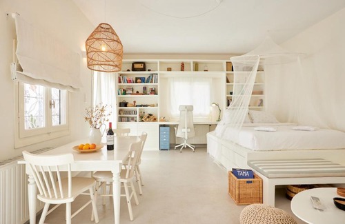 Kropia Villa | White Villa near the Blue Beach