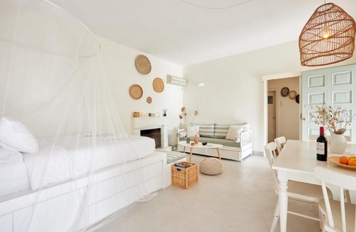 Kropia Villa | White Villa near the Blue Beach