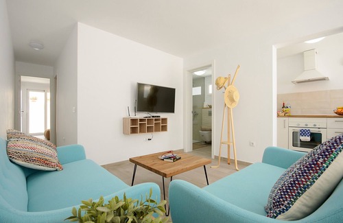 Puerto del Carmen Ski Chalet | White Volcano -200 m from the beach-access to the fariones sports centre included (swimming pool, sauna, gym)