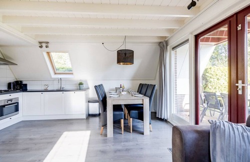 Zwiggelte House | White Wagtail I Beautiful Bungalow near the Woods