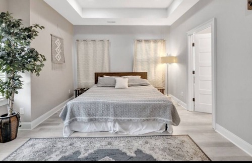 Mount Holly House | White Water Retreat