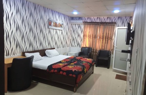 Surulere Hotel | Whitebrook Suites and Bar