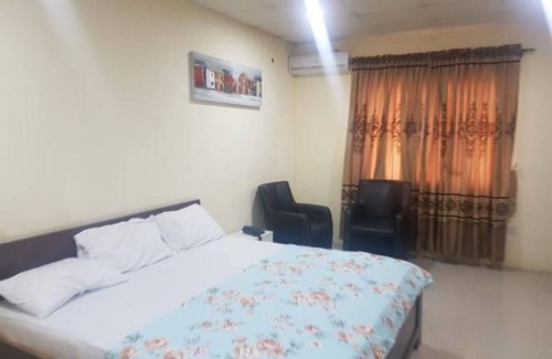 Surulere Hotel | Whitebrook Suites and Bar