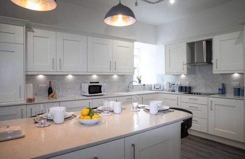 Elgin Cottage | Whitecraigs - a rural that sleeps 8 guests in 4 bedrooms
