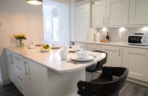 Elgin Cottage | Whitecraigs - a rural that sleeps 8 guests in 4 bedrooms