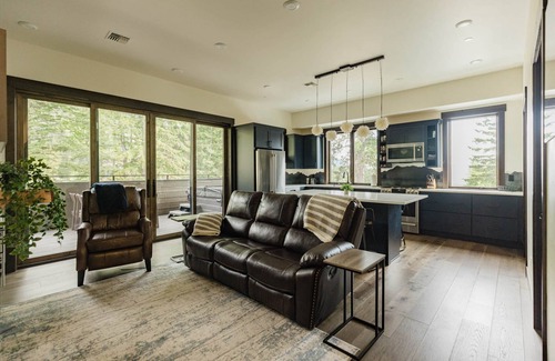 Whitefish Ski Chalet | Whitefish Ski In/SkiOut Private HotTub