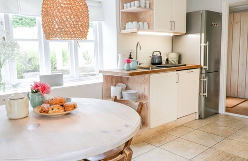 Monkton House | WHITEHALL FARM COTTAGE, family friendly, with open fire in Honiton