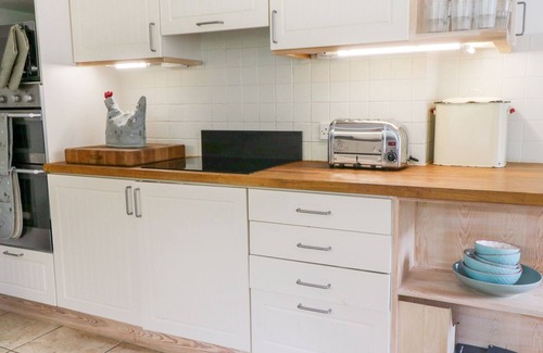 Monkton House | WHITEHALL FARM COTTAGE, family friendly, with open fire in Honiton