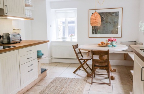 Monkton House | WHITEHALL FARM COTTAGE, family friendly, with open fire in Honiton