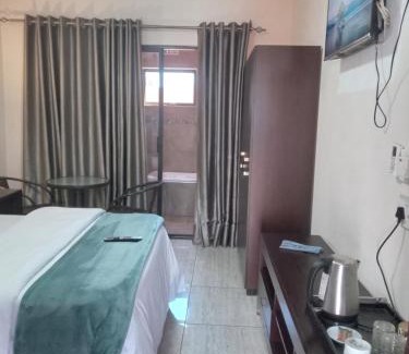 Farrarmere House | Whitehouse Lodge Benoni
