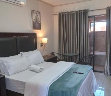 Farrarmere House | Whitehouse Lodge Benoni