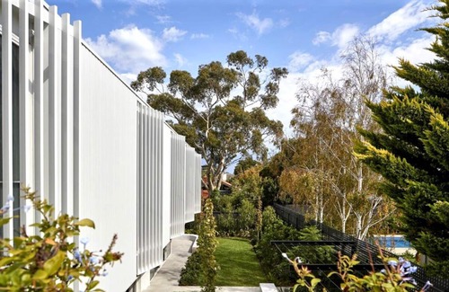 Caulfield North House | Whitehouse (With Car Parking)