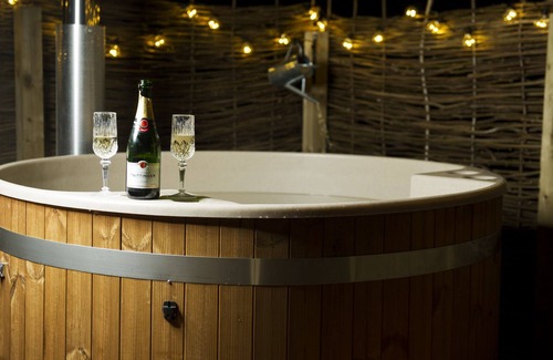 Wigton Cabin | Whitemire Pod, Bowness on Solway with hot tub, close to beach and Hadrian's Wall
