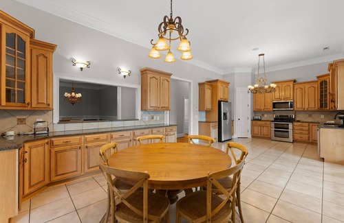Troutman House | Whitetail Cove by AvantStay | Lakefront w/Pool + Private Dock | Sleeps 20
