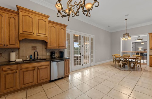 Troutman House | Whitetail Cove by AvantStay | Lakefront w/Pool + Private Dock | Sleeps 20