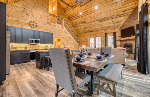Young Harris Cabin | Whitetail Crick - Creek, theater room, hot tub