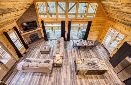 Young Harris Cabin | Whitetail Crick - Creek, theater room, hot tub