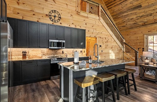 Young Harris House | Whitetail Crick; Creekfront, starlink, hot tub, pool table and theatre room