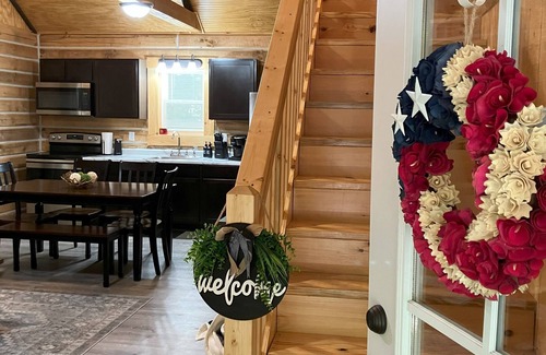 Birdseye Cabin | Whitetail Woods Cabin incl. hot tub