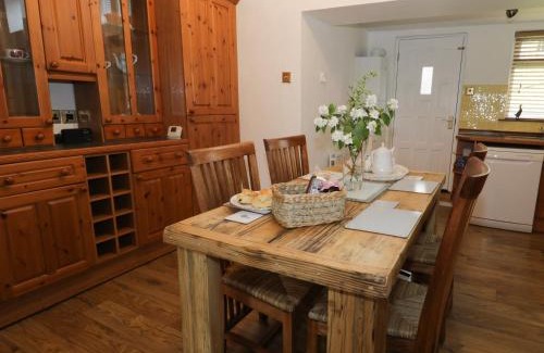 Wolsingham House | Whitfield Cottage 21 Silver Street