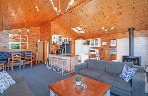 Whitianga House | Whitianga Coastal Escape (5bdrm)
