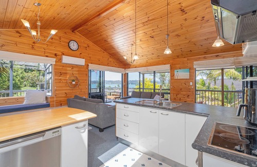Whitianga House | Whitianga Coastal Escape (5bdrm)