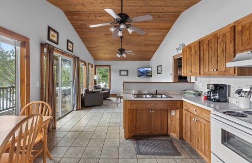 Mountain Home Cabin | Whitlock Cabin at Rim Shoals