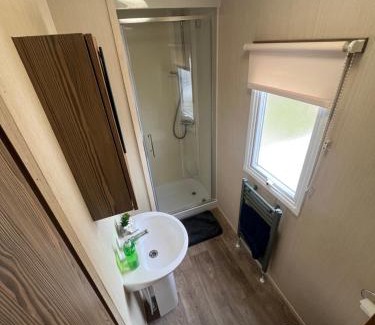 Whitstable Apartment | Whitstable, CW18, 2 bed park home, Alberta Holiday Park