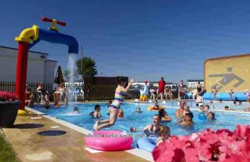 Seasalter Apartment | Whitstable, DP42, 2 bed park home, Alberta Holiday Park