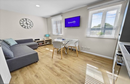 Gosport Cottage | Whitsun 1.5 - an apartment that sleeps 4 guests in 2 bedrooms